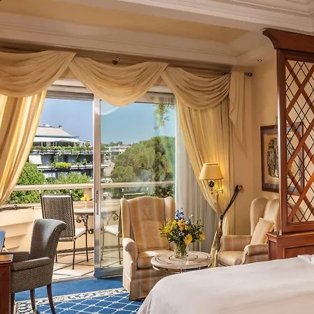 Feriested Cavalieri, A Waldorf Astoria Rom