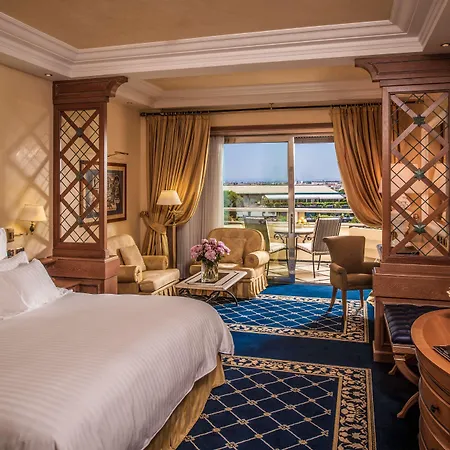 אתר נופש Cavalieri, A Waldorf Astoria 5*