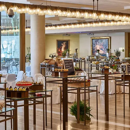 אתר נופש Cavalieri, A Waldorf Astoria 5*