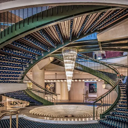 Üdülőközpont Cavalieri, A Waldorf Astoria