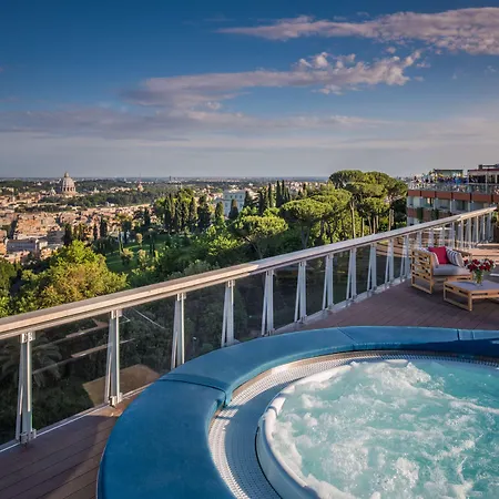 Üdülőközpont Cavalieri, A Waldorf Astoria 5*